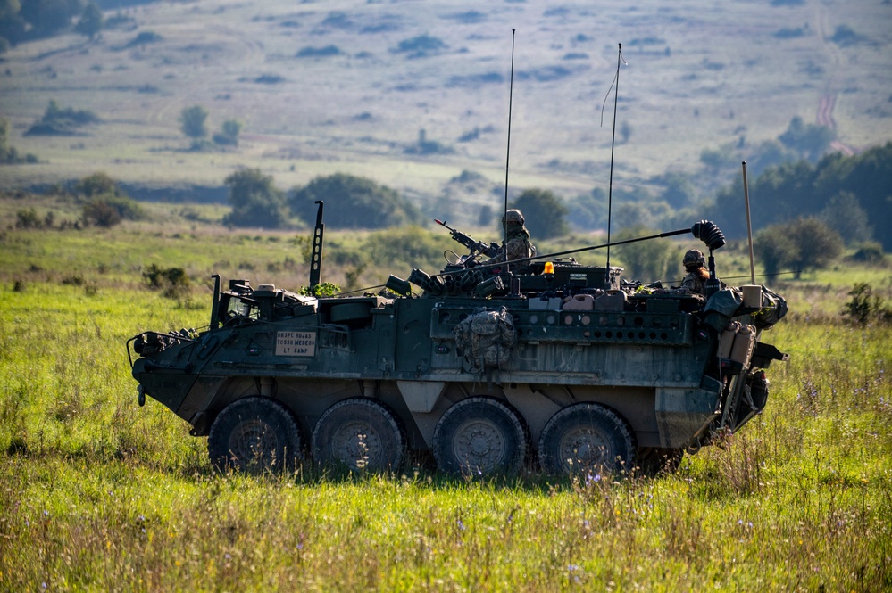 Multinational Soldiers integrate in field training during Saber Junction 23