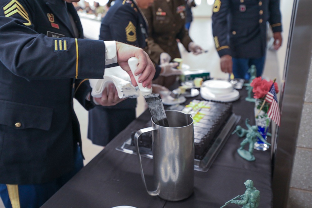 U.S. Army Reserve Best Squad cadre cuts the cake for the award ceremony