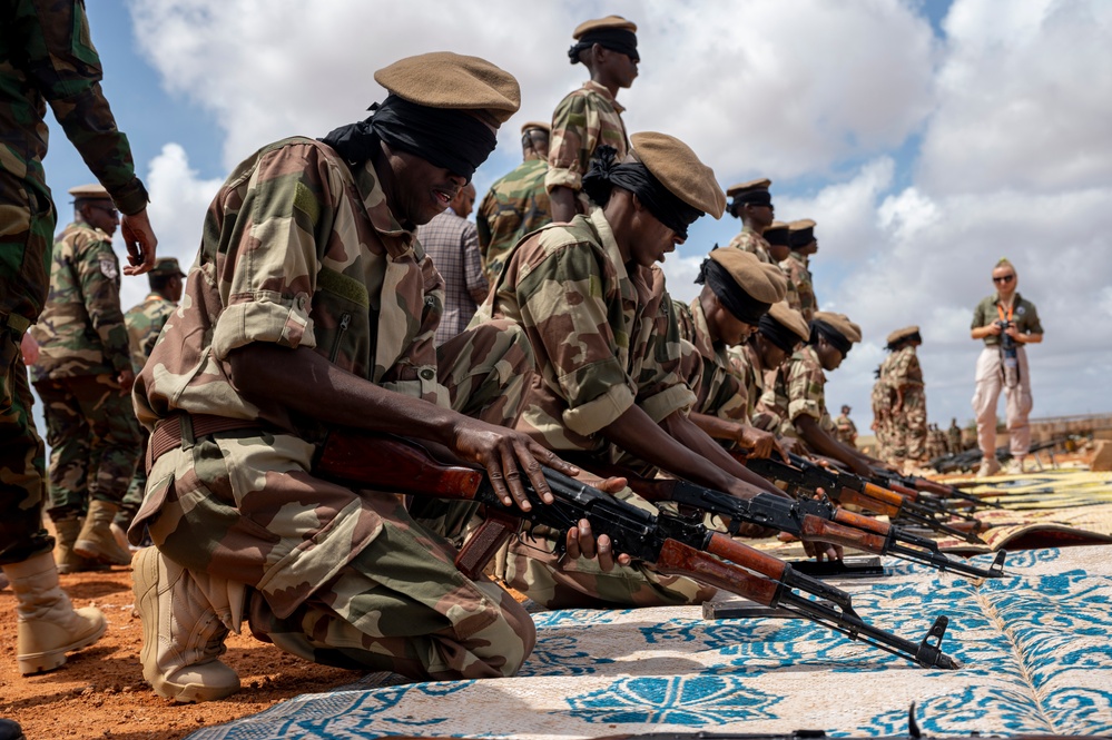 Somali National Army graduate course, become Danab commandos