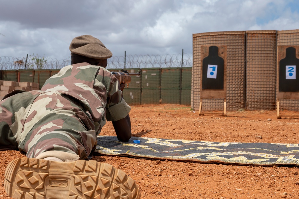 Somali National Army graduate course, become Danab commandos