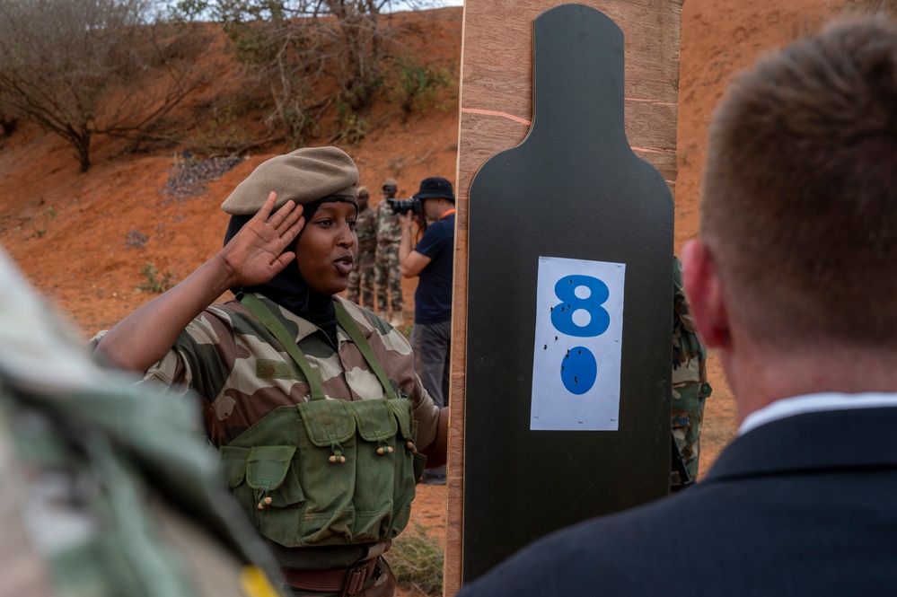 Somali National Army graduate course, become Danab commandos