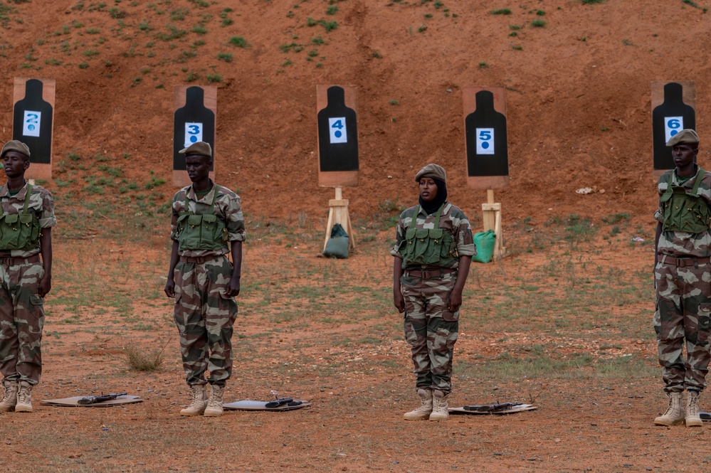 Somali National Army graduate course, become Danab commandos