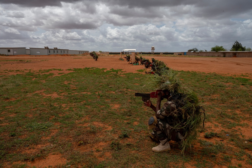 Somali National Army graduate course, become Danab commandos