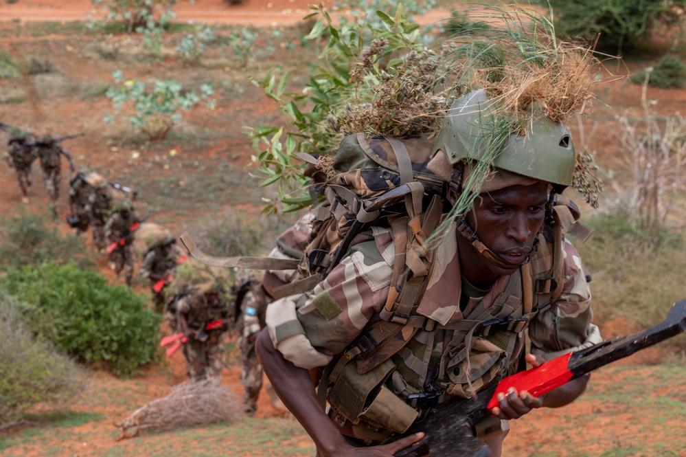 Somali National Army graduate course, become Danab commandos