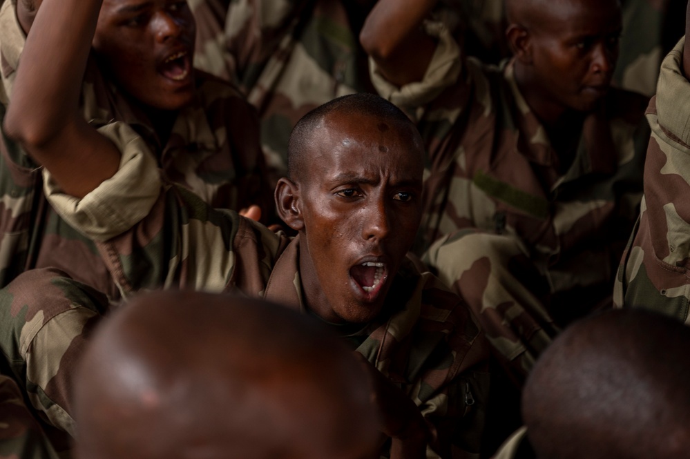 Somali National Army graduate course, become Danab commandos