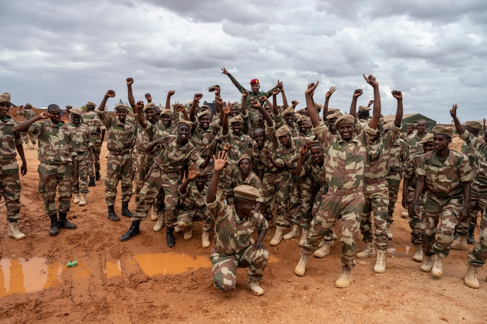 Somali National Army graduate course, become Danab commandos