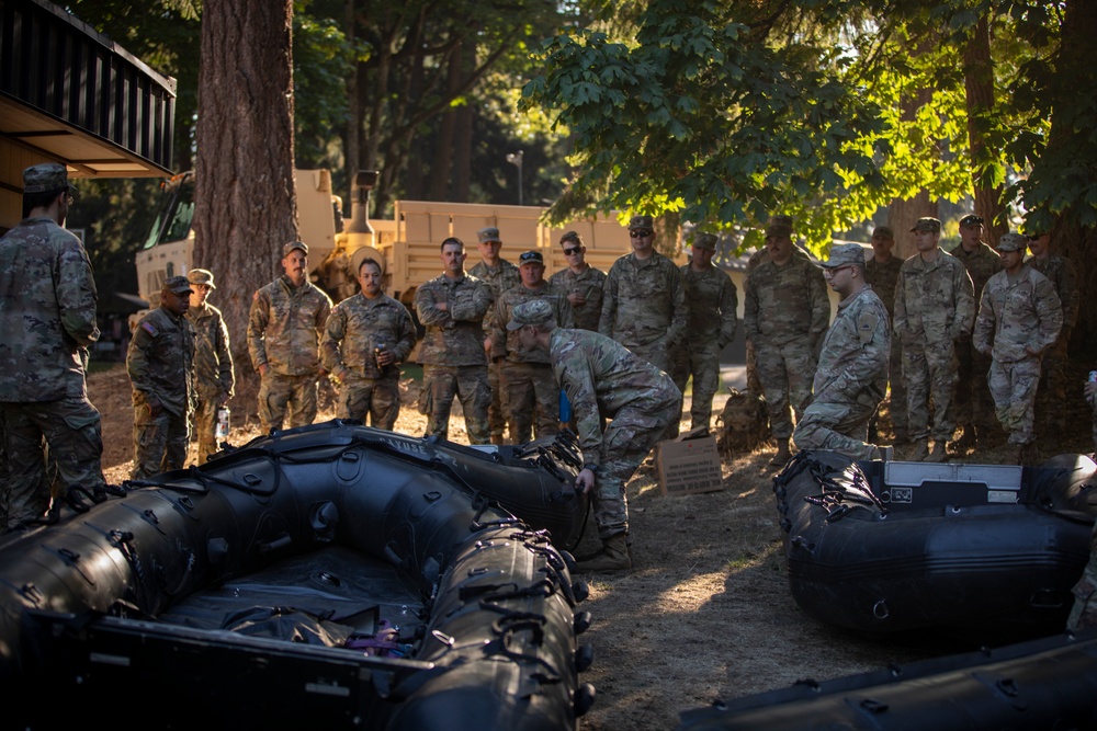 &quot;Cutthroat&quot; cavalry troopers conduct amphibious operations and survival training
