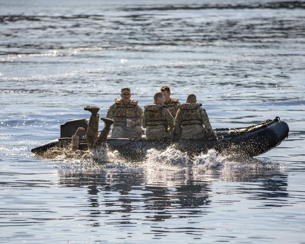 &quot;Cutthroat&quot; cavalry troopers conduct amphibious operations and survival training