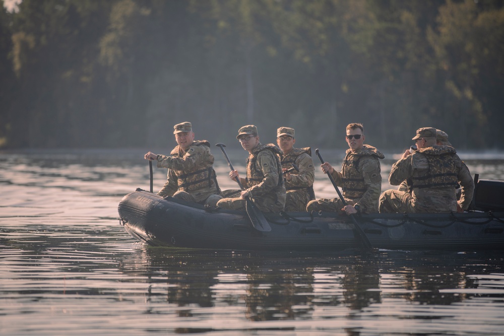 &quot;Cutthroat&quot; cavalry troopers conduct amphibious operations and survival training