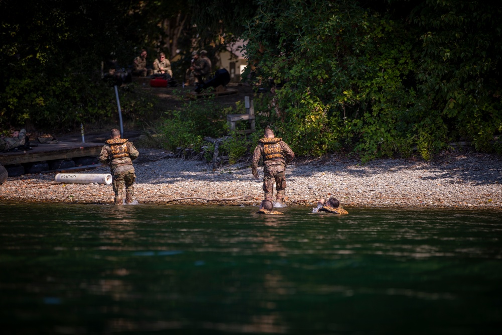 &quot;Cutthroat&quot; cavalry troopers conduct amphibious operations and survival training