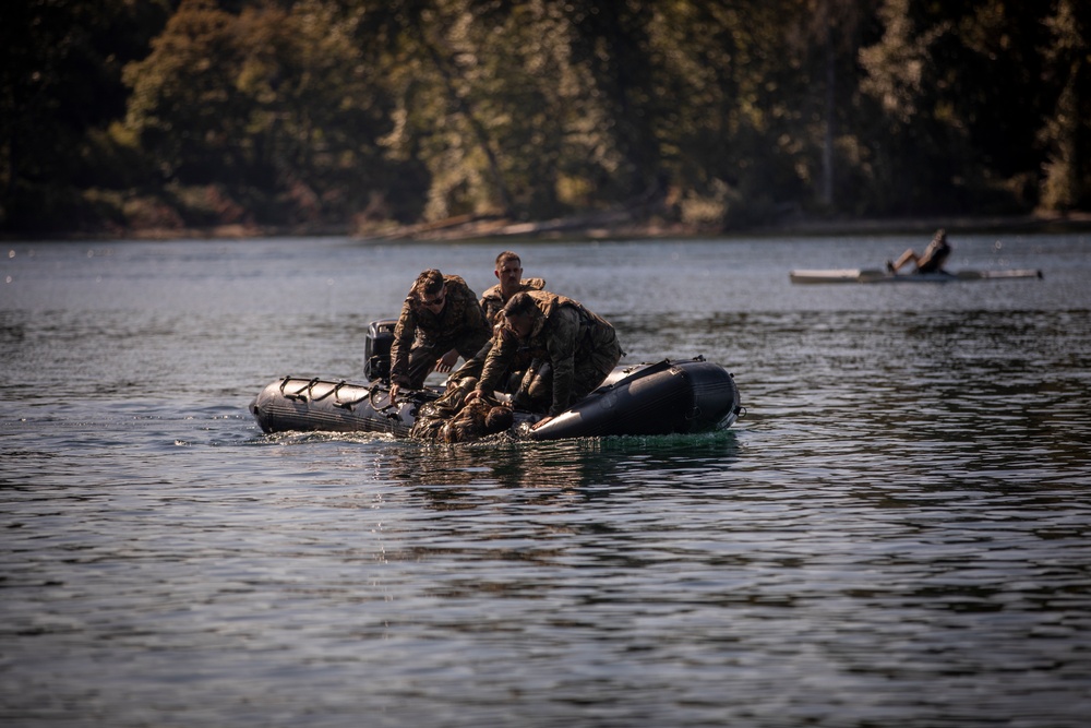 &quot;Cutthroat&quot; cavalry troopers conduct amphibious operations and survival training