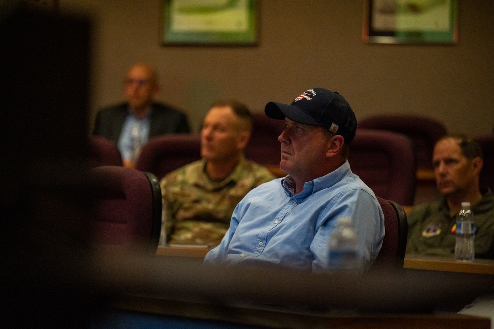 Senator Schmitt visits the 139th Airlift Wing