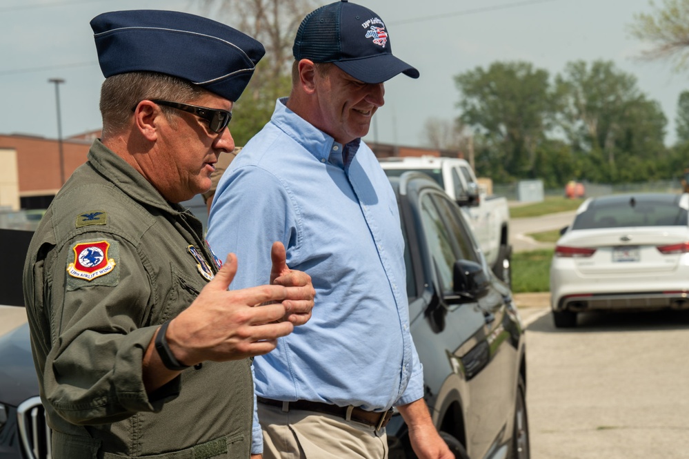 Senator Schmitt visits the 139th Airlift Wing