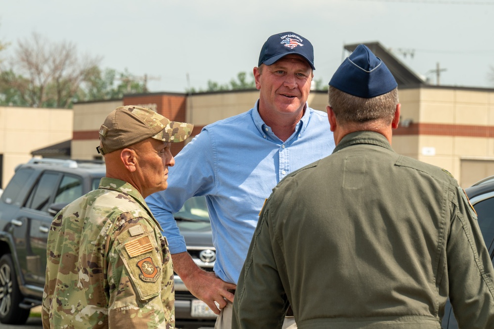 Senator Schmitt visits the 139th Airlift Wing