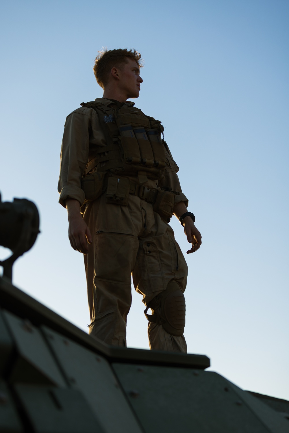 Marines with 3rd Assault Amphibian Bn. zero their weapons.