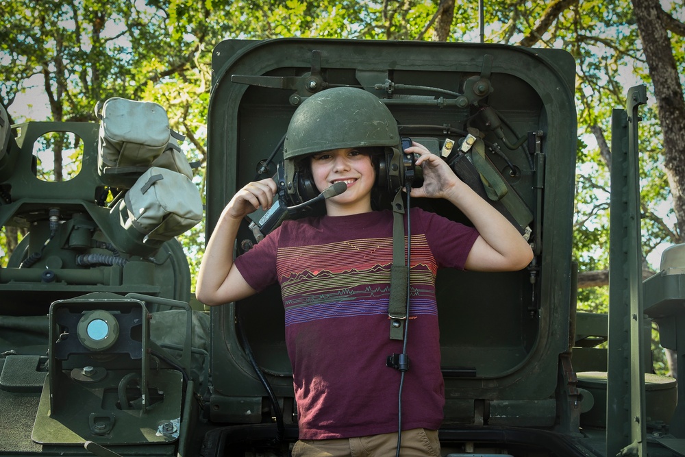 Washington National Guard field artillery unit pulls tail for friends and family