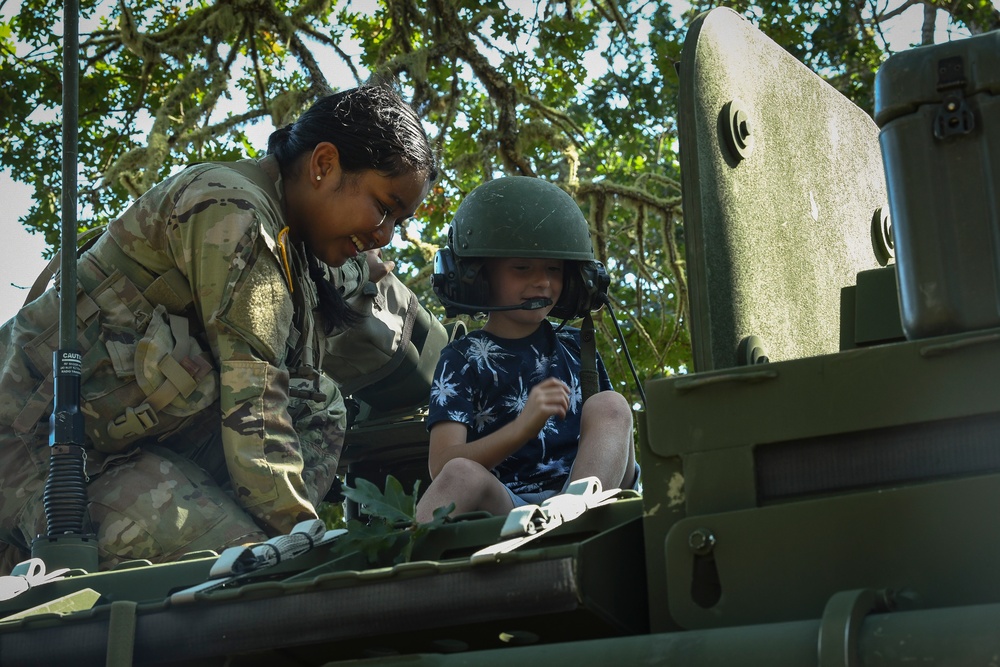 Washington National Guard field artillery unit pulls tail for friends and family