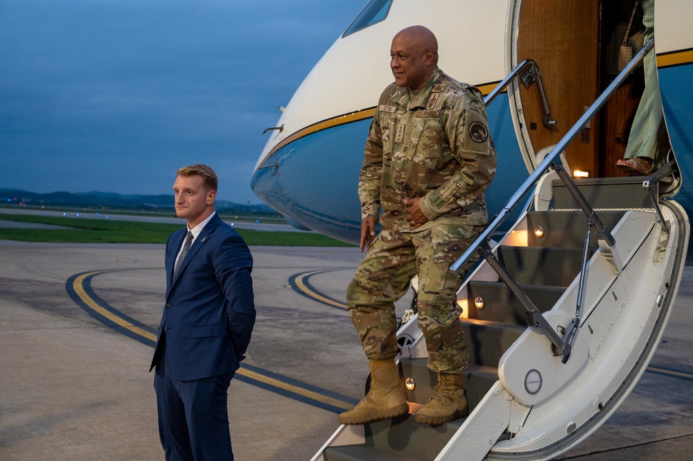 USSTRATCOM commander arrives in Korea