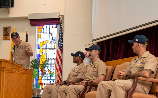 USS Chief (MCM 14) Changes Command