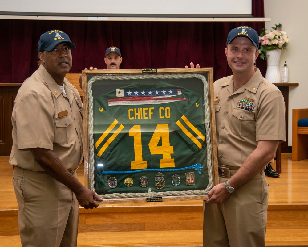 USS Chief (MCM 14) Changes Command