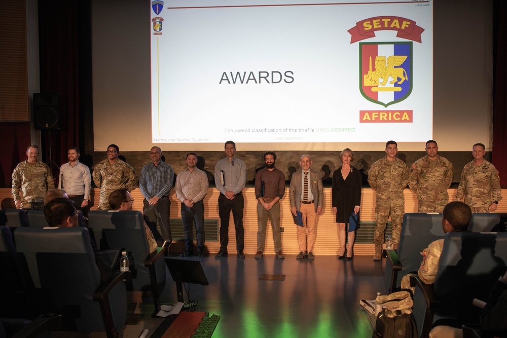 SETAF-AF CG Presents Awards