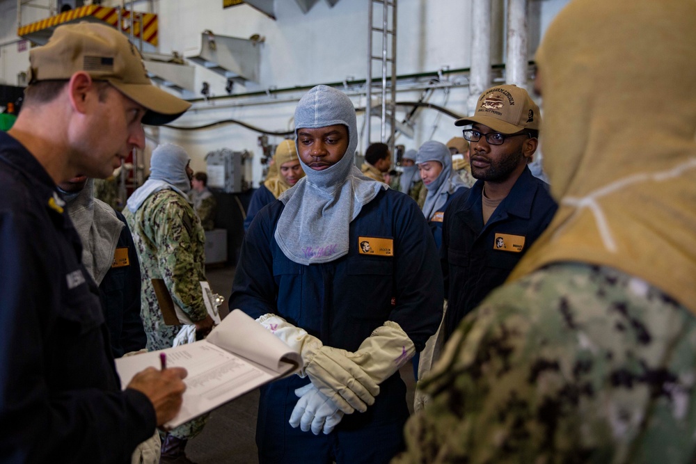 Abraham Lincoln hosts general quarters drill
