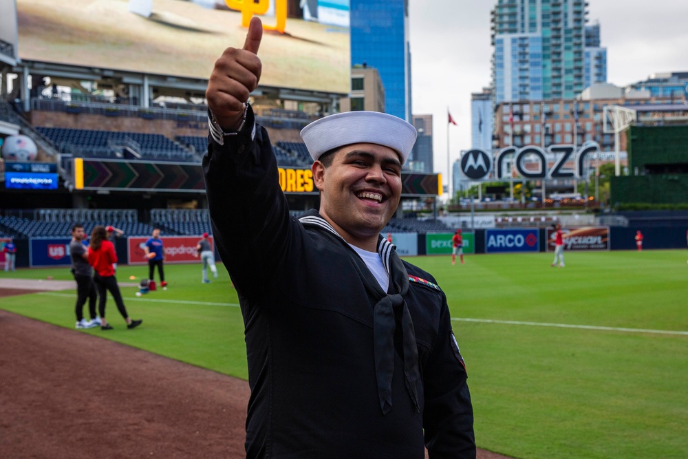 Abraham Lincoln Sailor reenlists at Petco Park