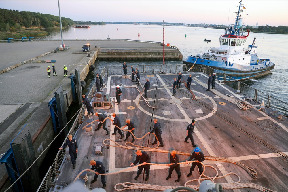 USS Paul Ignatius Departs Rostock, Germany