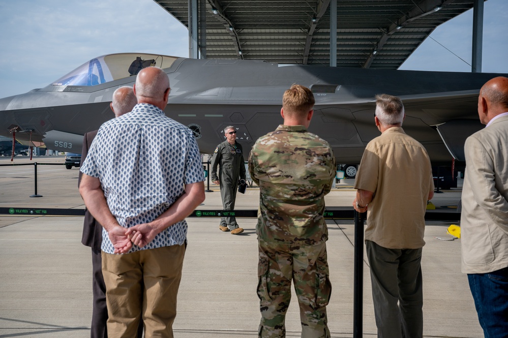 Civic Leaders visit RAF Lakenheath