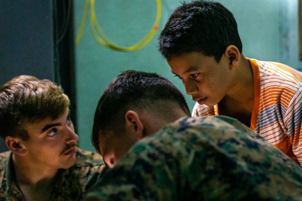 KM23: Marines Give On-The-Job Electrical Systems Maintenance Training