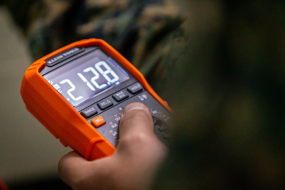 KM23: Marines Give On-The-Job Electrical Systems Maintenance Training