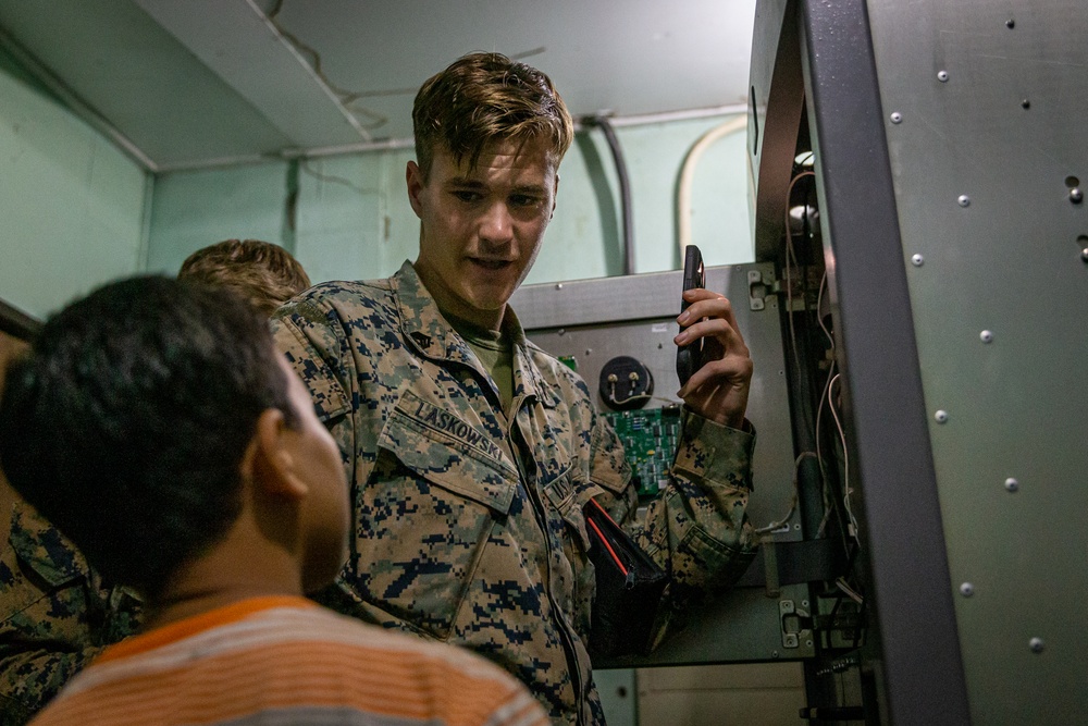 KM23: Marines Give On-The-Job Electrical Systems Maintenance Training
