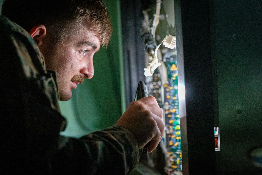 KM23: Marines Give On-The-Job Electrical Systems Maintenance Training