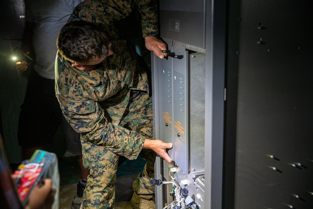 KM23: Marines Give On-The-Job Electrical Systems Maintenance Training