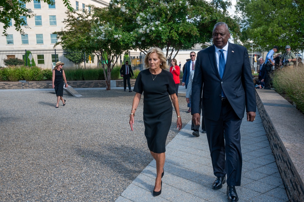 FLOTUS, SD, CJCS conduct 9/11 wreath laying