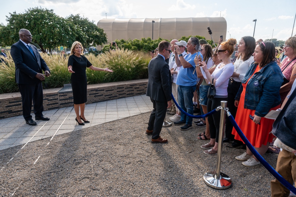 FLOTUS, SD, CJCS conduct 9/11 wreath laying