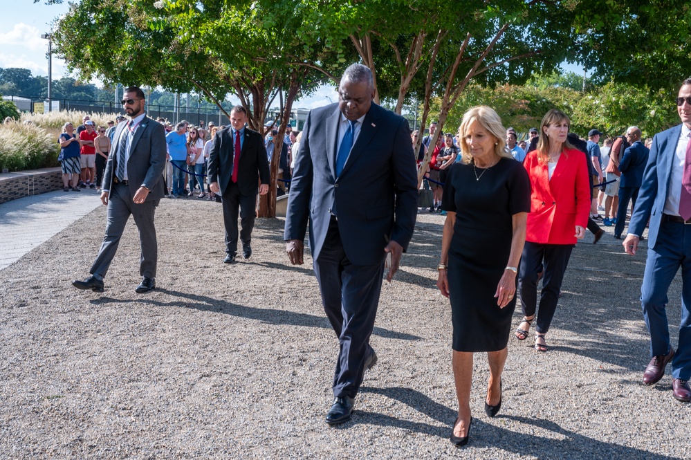 FLOTUS, SD, CJCS conduct 9/11 wreath laying