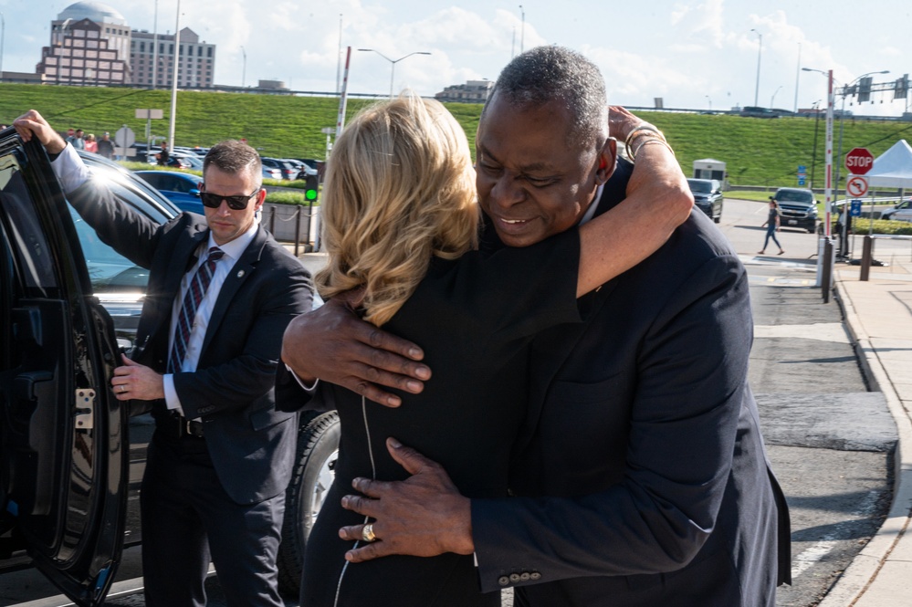 FLOTUS, SD, CJCS conduct 9/11 wreath laying