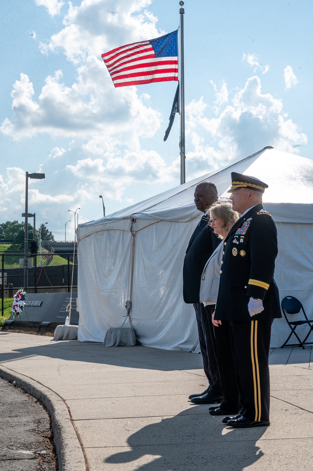 FLOTUS, SD, CJCS conduct 9/11 wreath laying