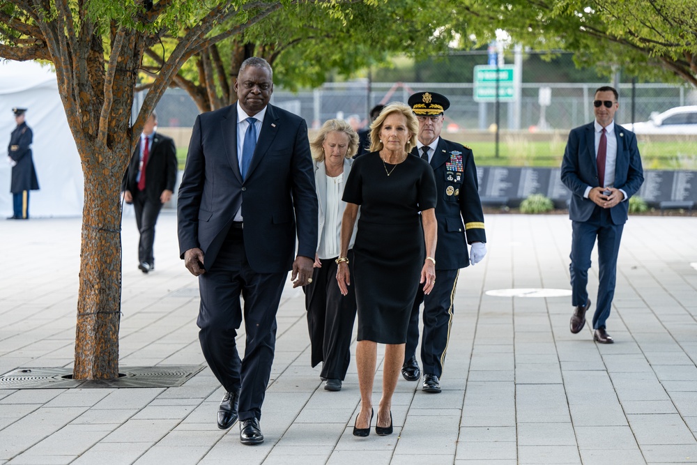 FLOTUS, SD, CJCS conduct 9/11 wreath laying