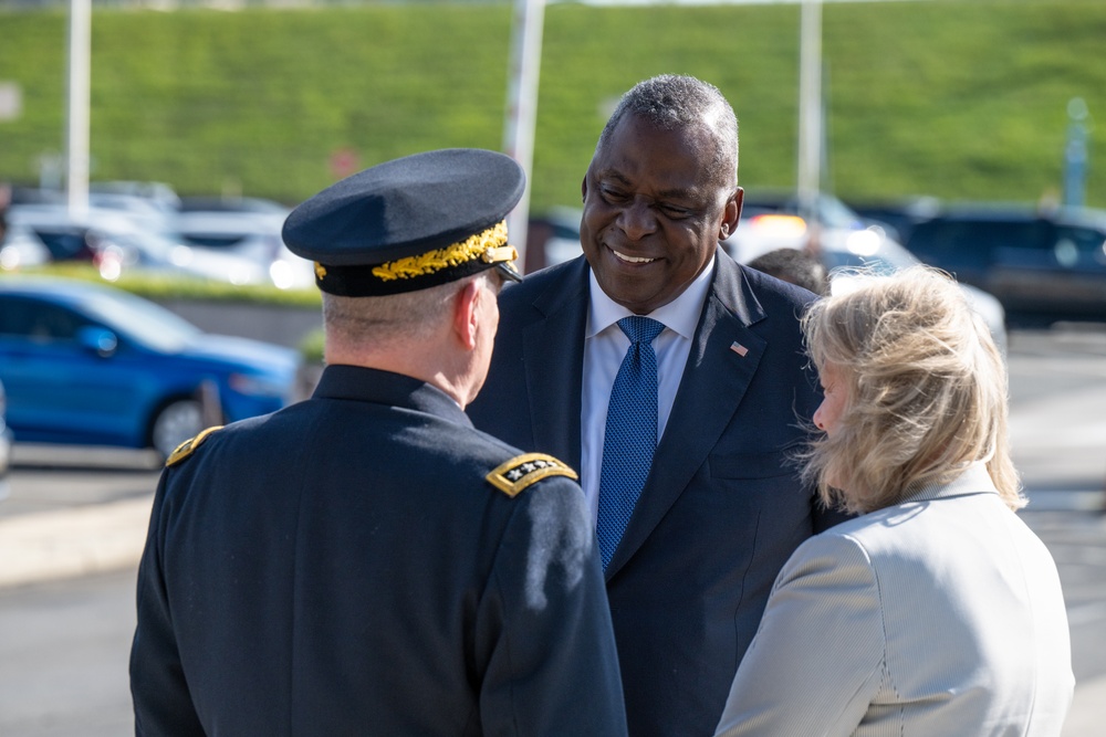 FLOTUS, SD, CJCS conduct 9/11 wreath laying