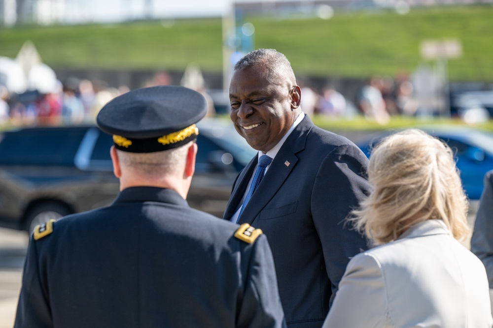 FLOTUS, SD, CJCS conduct 9/11 wreath laying