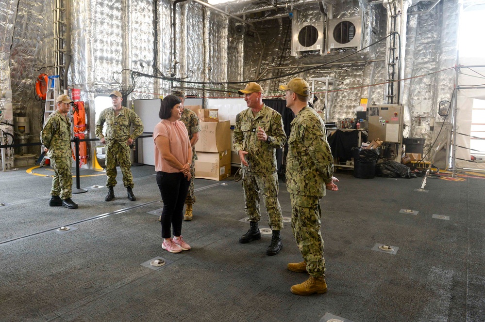 Australian Chief Minster of Northern Territory Tour USS Canberra (LCS 30)