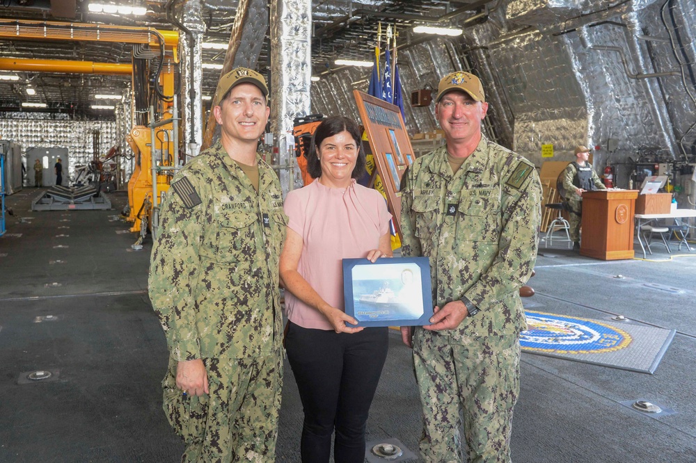 Australian Chief Minister of Northern territory Tours USS Canberra (LCS 30)