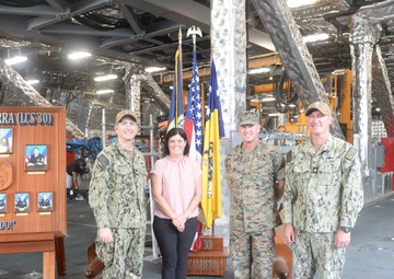 Australian Chief Minister of Northern Territory Tours  USS Canberra (LCS 30)