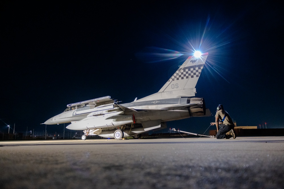 F-16 Fighting Falcon power checks