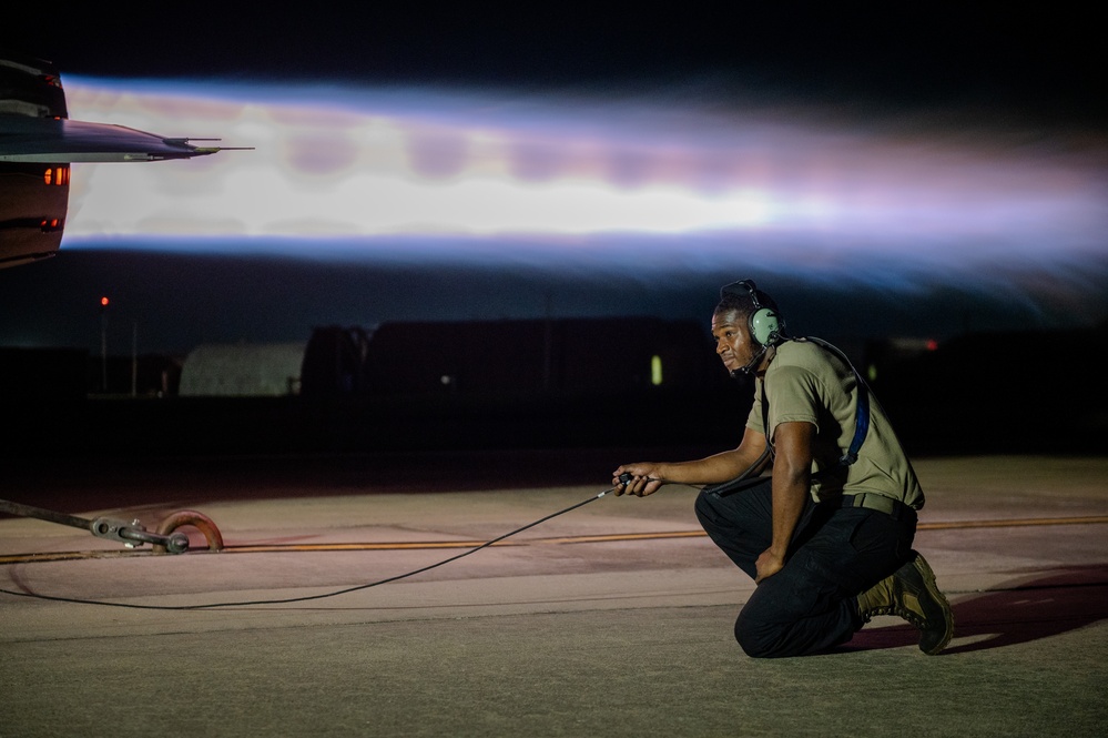 F-16 Fighting Falcon power checks