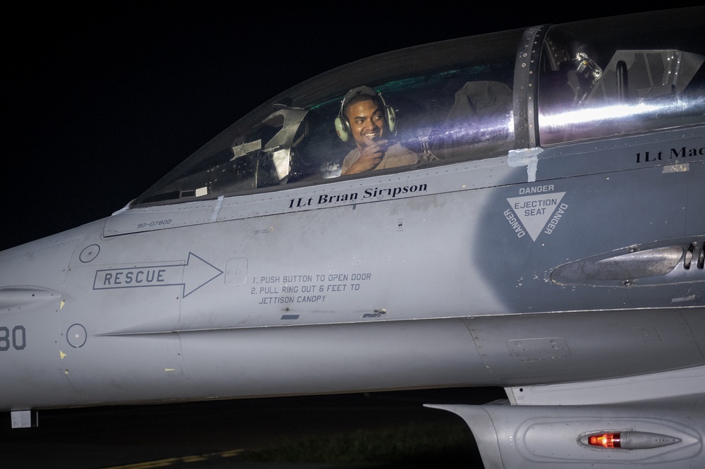 F-16 Fighting Falcon power checks