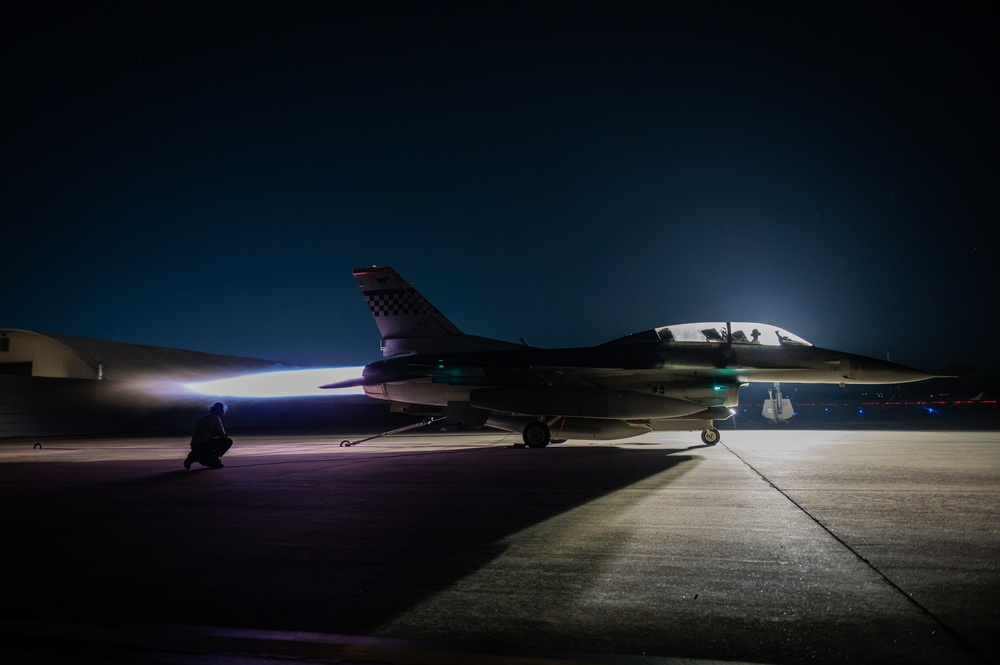 F-16 Fighting Falcon power checks