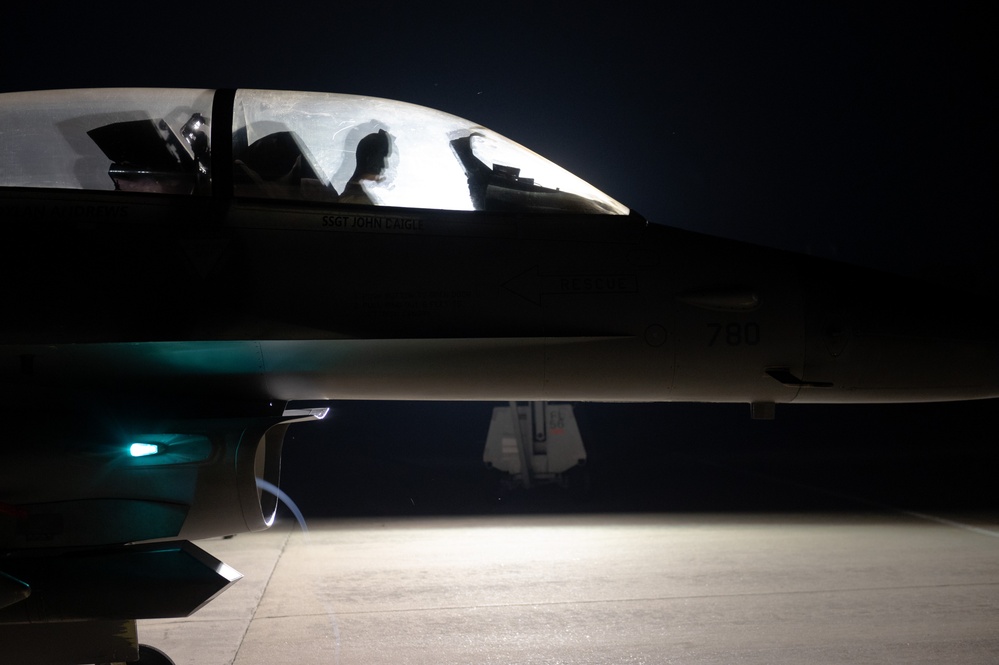 F-16 Fighting Falcon power checks
